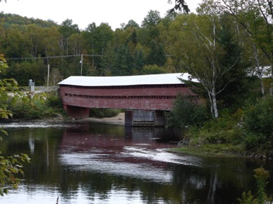 avec les deux ponts couverts sur le même site